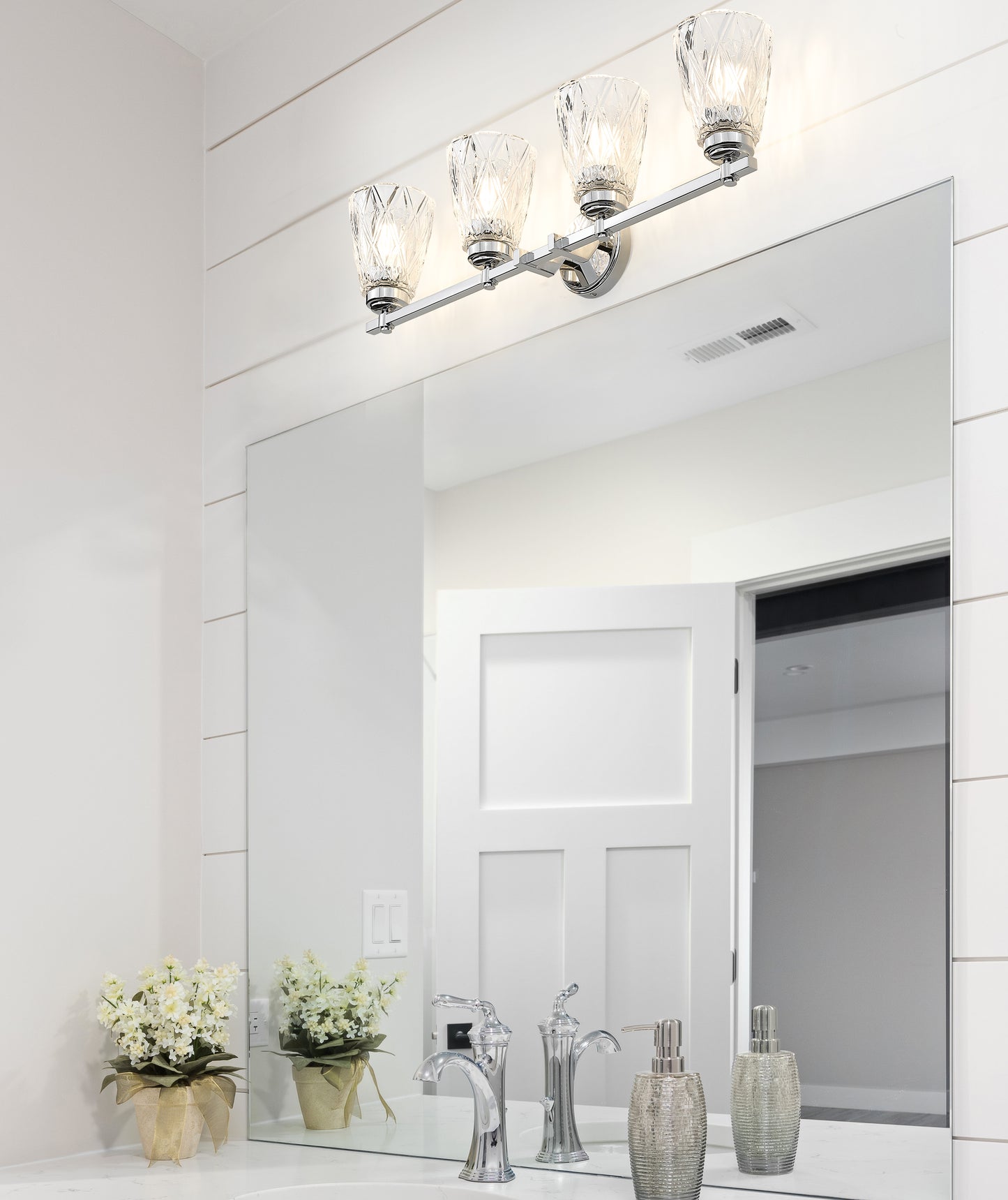 1960-4V-CH - Andree 4 Light 32" Vanity - Chrome