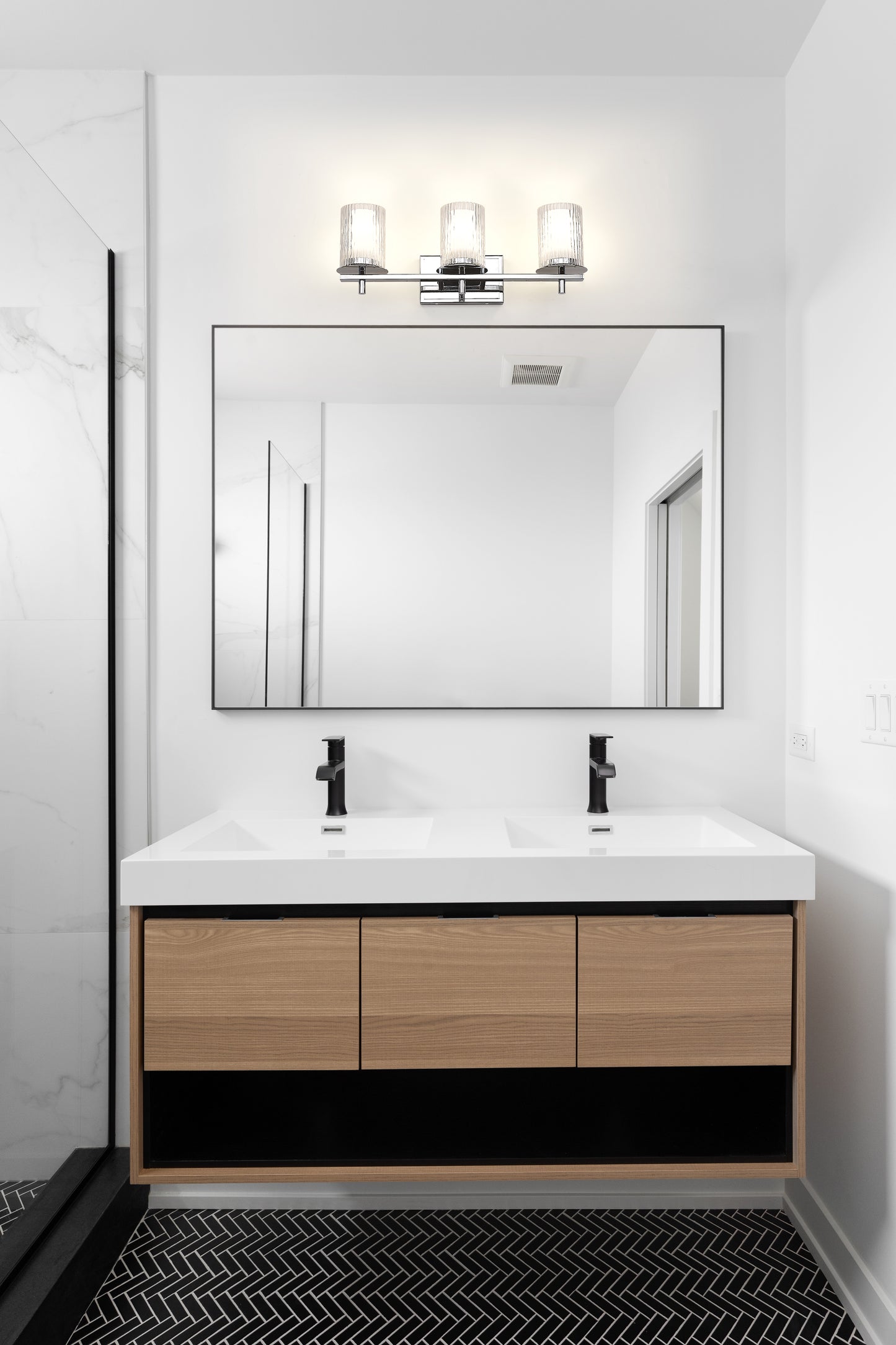 1949-3V-CH - Grayson 3 Light 23" Vanity - Chrome