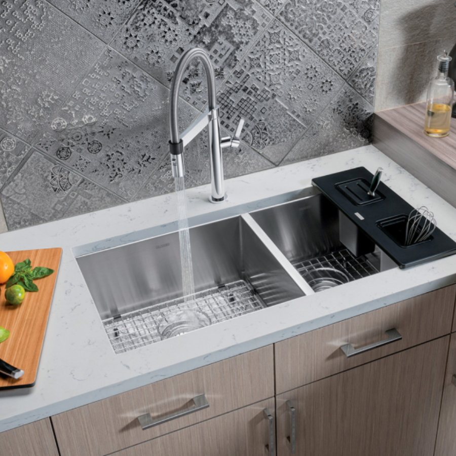 443054 - Quatrus R0 33" 60/40 Double Bowl Undermount Stainless Kitchen Sink