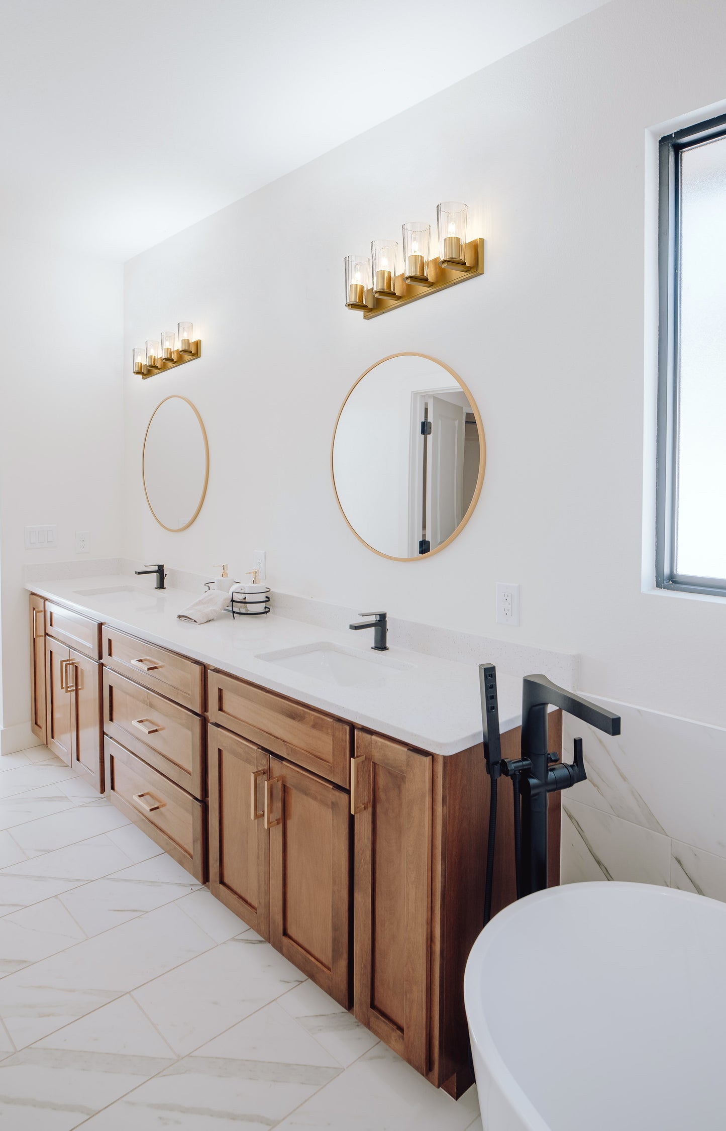 826-4V-MGLD - Titus 4 Light 32" Vanity - Modern Gold