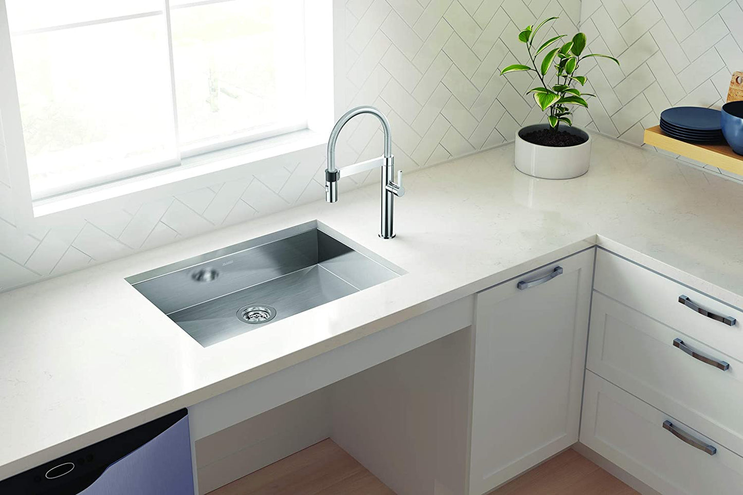 Quatrus R0 Medium Single Bowl ADA Undermount Kitchen Sink, Satin
