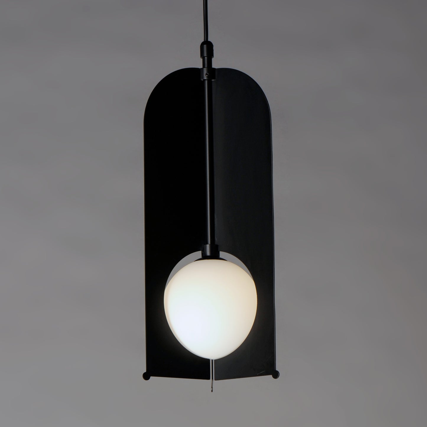 E11090-92BK - Pendulum 17" Pendant - Black