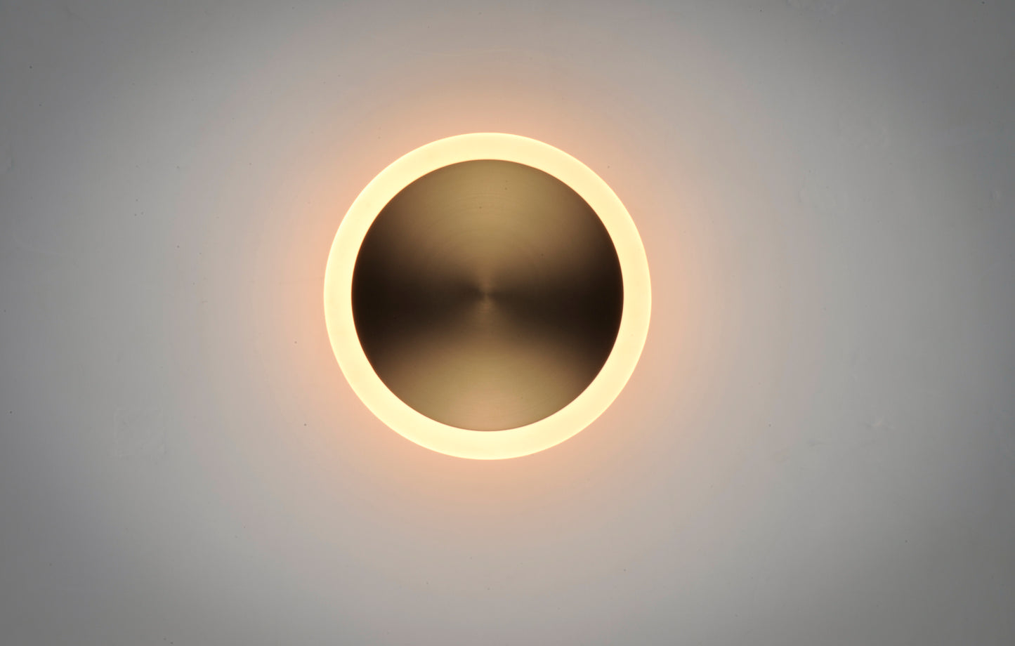 E21540-90BKGLD - Saucer 7" Wall Sconce - Black / Gold