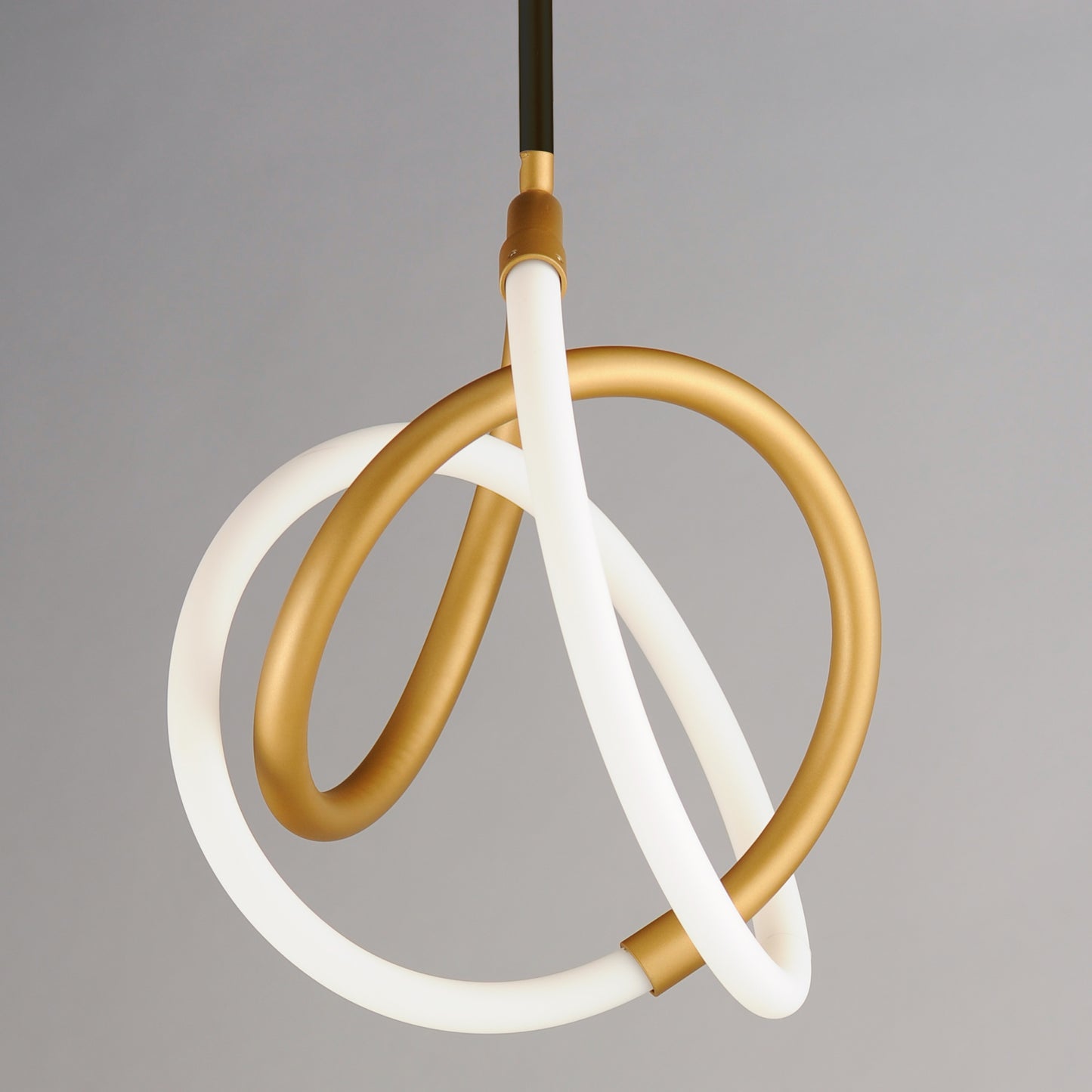 E25092-01BKGLD - Mobius 13" Pendant - Black / Gold