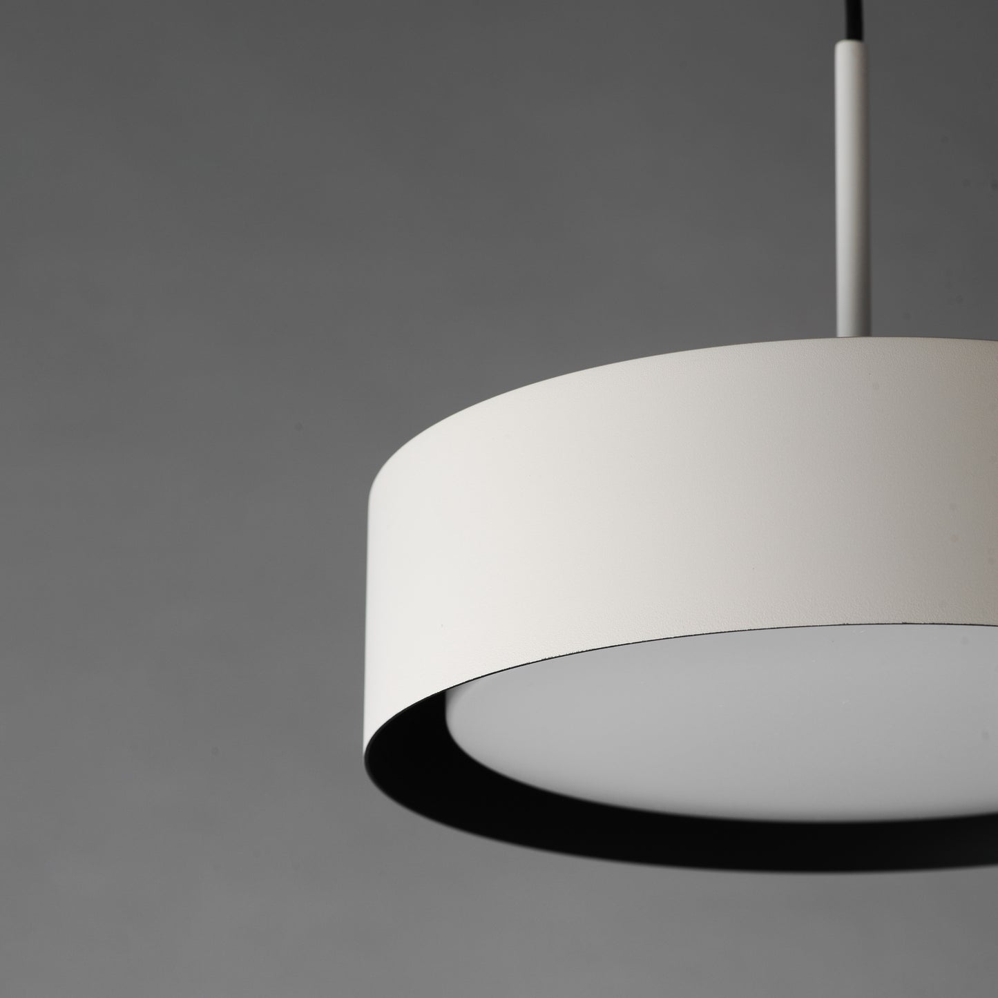 E51011-WTBK - Echo 13" Pendant - White / Black