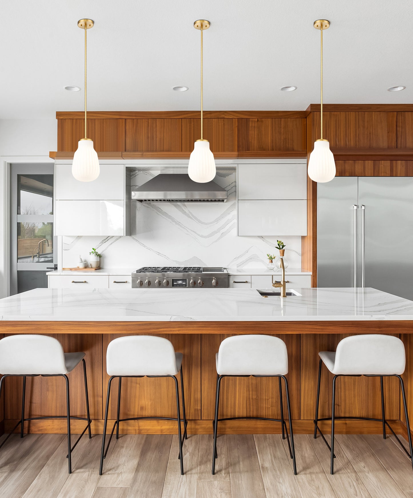 7511P8-MGLD - Newbury 1 Light 8" Pendant - Modern Gold