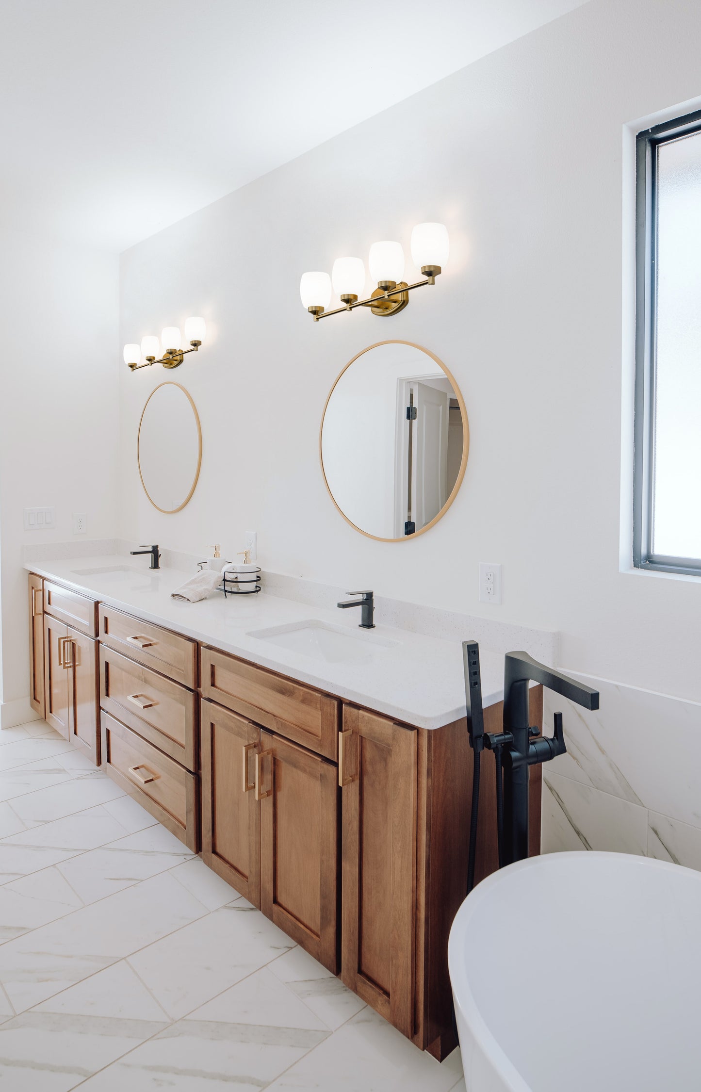 745-4V-LG - Kendrick 4 Light 31" Vanity - Luxe Gold