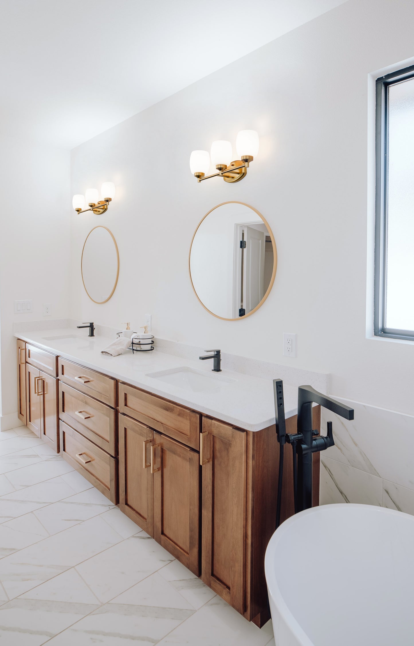 745-3V-LG - Kendrick 3 Light 23" Vanity - Luxe Gold