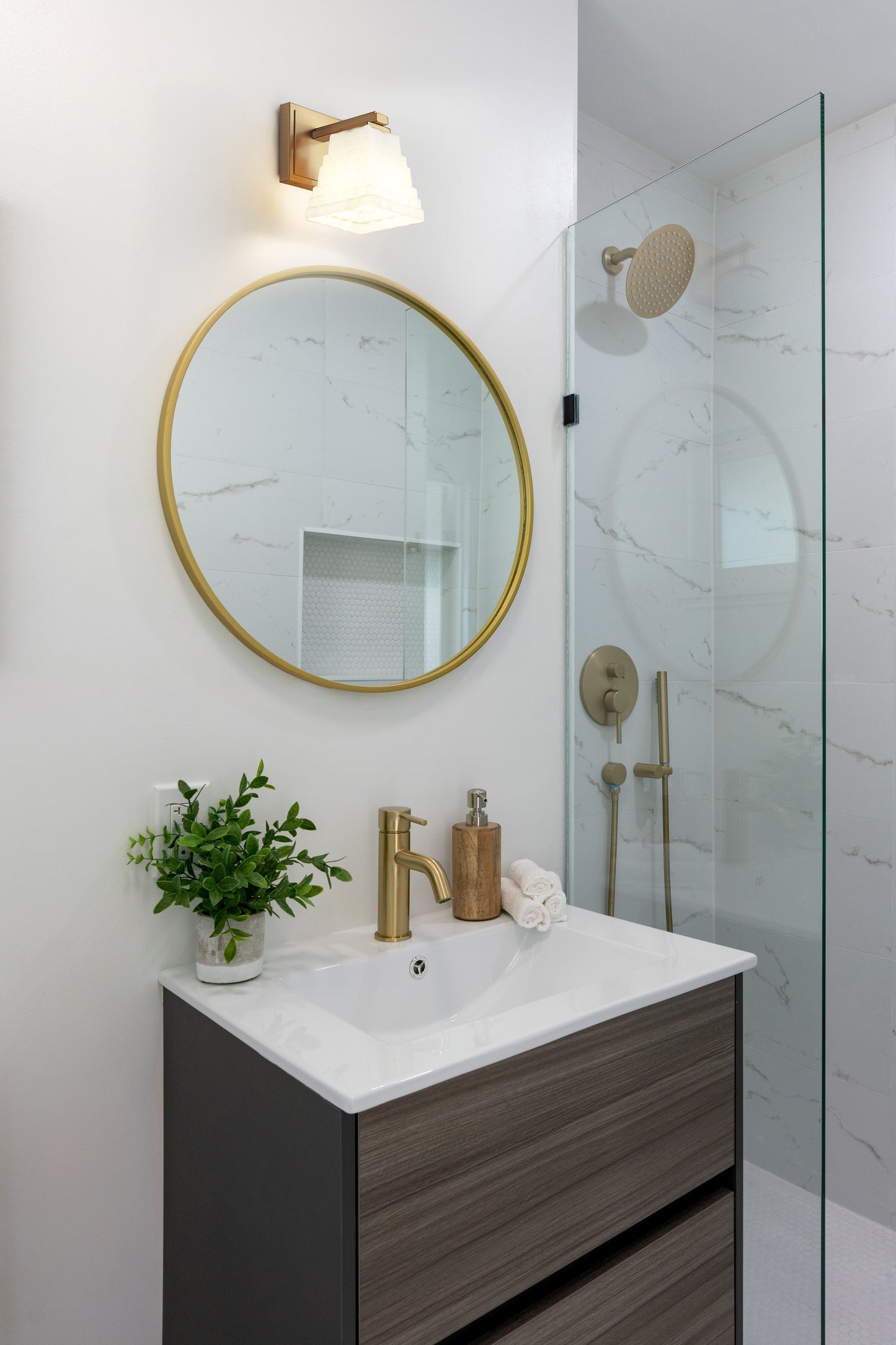 7514-1S-MGLD - Annalise 1 Light Wall 7" Sconce - Modern Gold