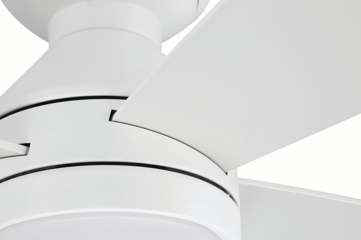 DMC52W4 - DeMarco 52" 4-blade Ceiling Fan Indoor/Outdoor Damp Rated 52" 4 Blade Indoor Outdoor Ceiling Fan with Light Kit - White
