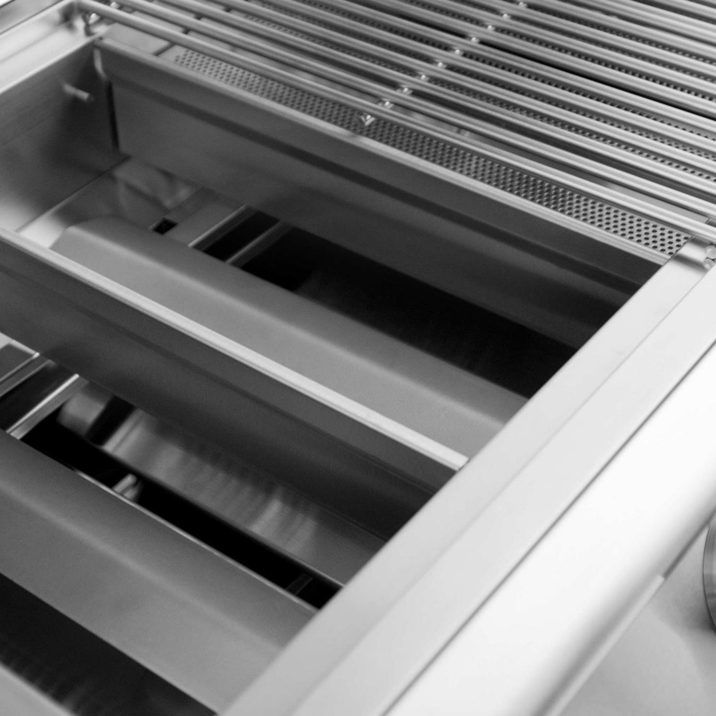 Premium LTE 32" 4 Burner Gas Grill with Rear Burner - NG - BLZ-4LTE2-NG