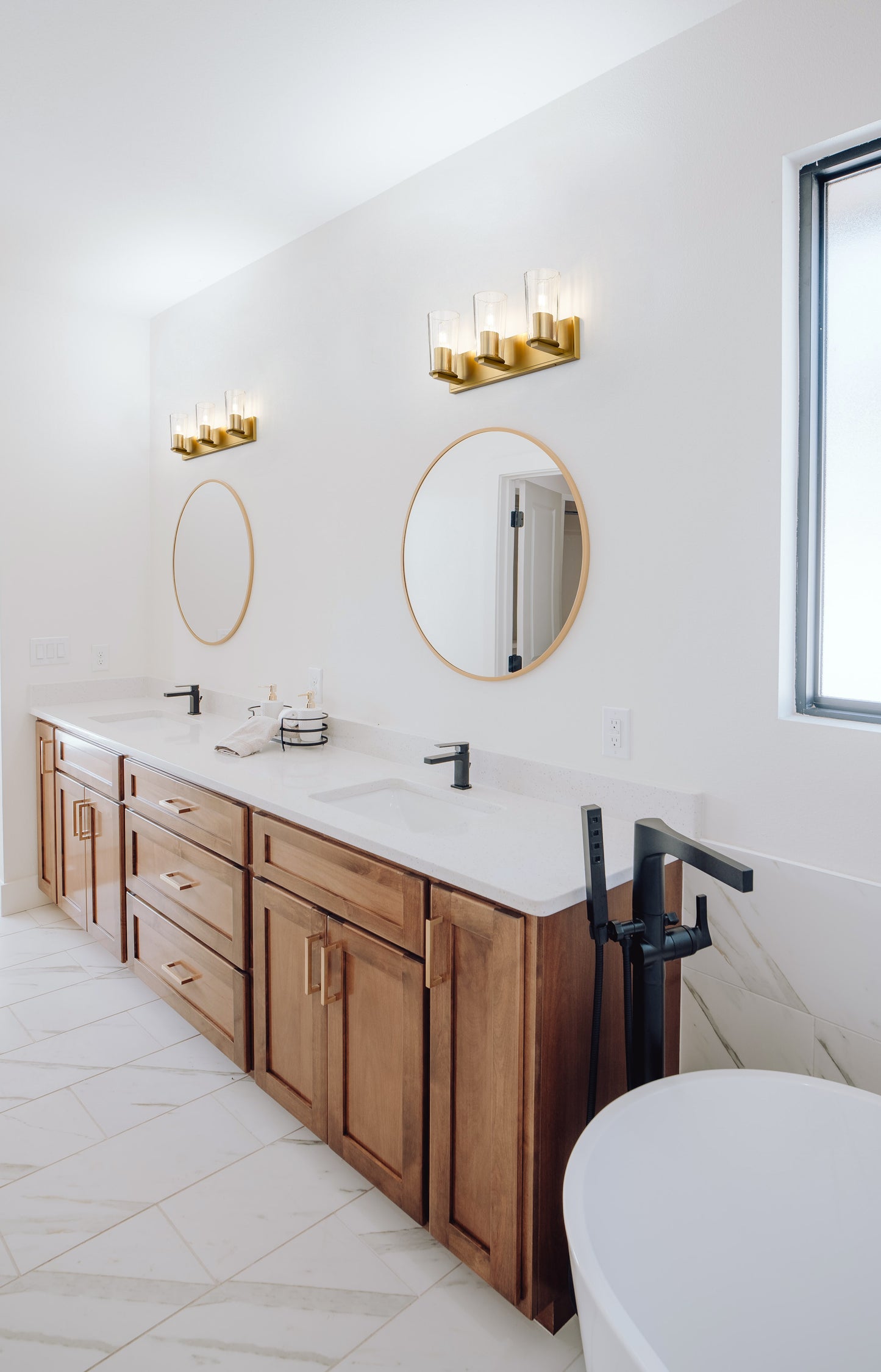 826-3V-MGLD - Titus 3 Light 24" Vanity - Modern Gold