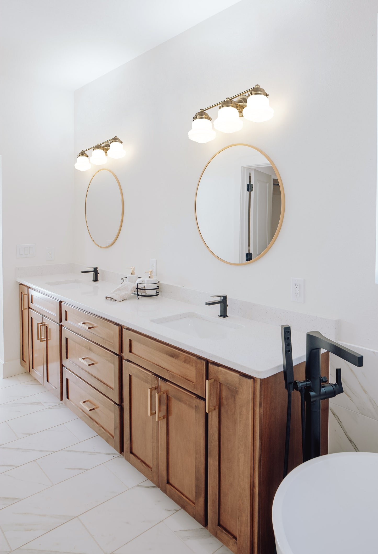 735-3V-LG - Vaughn 3 Light 22" Vanity - Luxe Gold