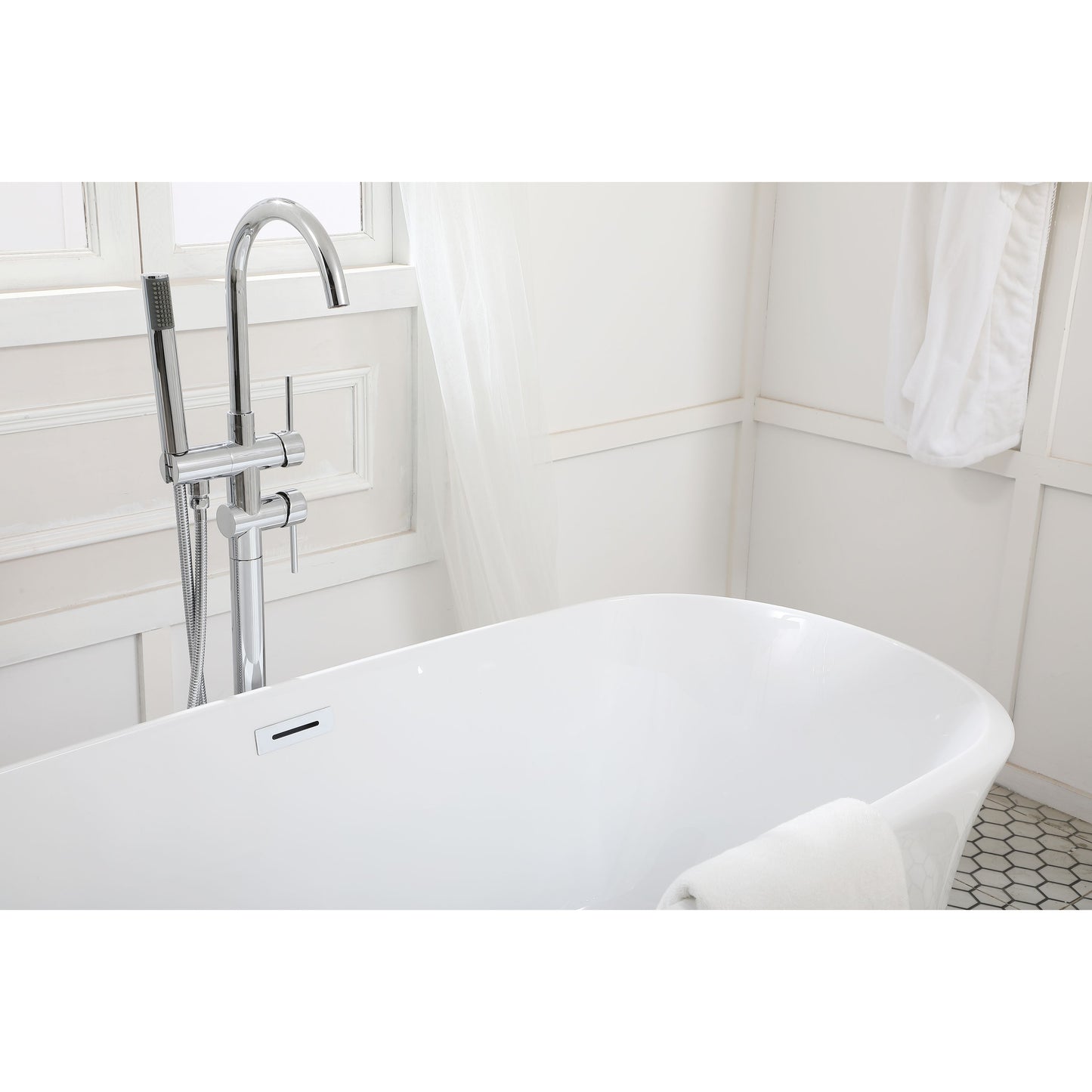 Coralie 59" Soaking Bathtub in Glossy White