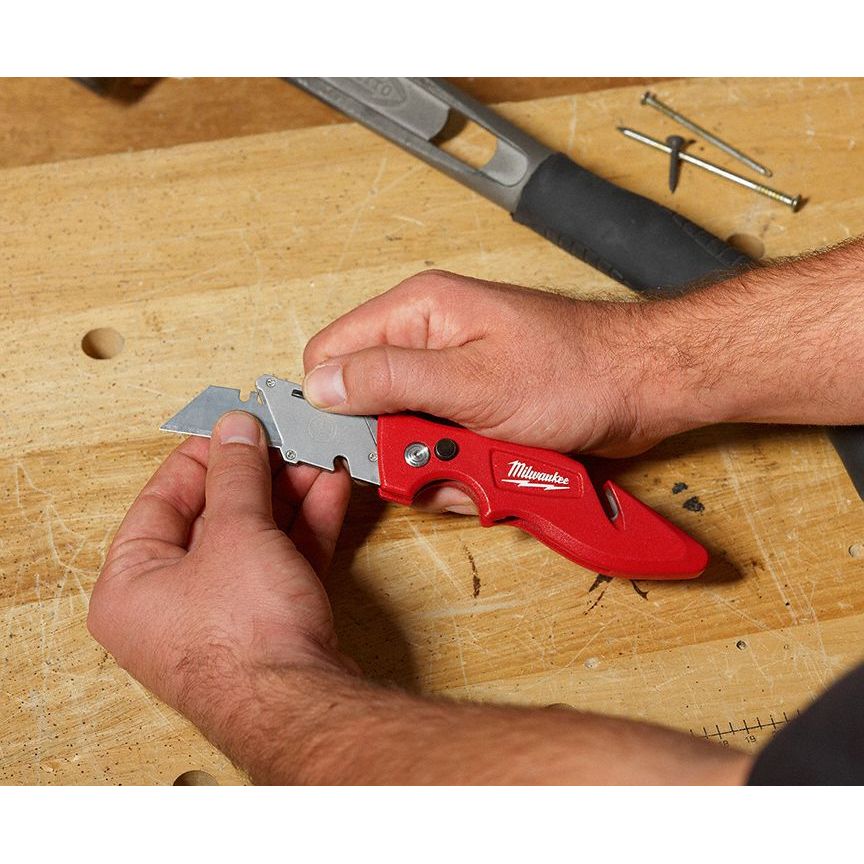 48-22-1901 - Fastback Utility Knife with Wire Stripper / Gut Hook