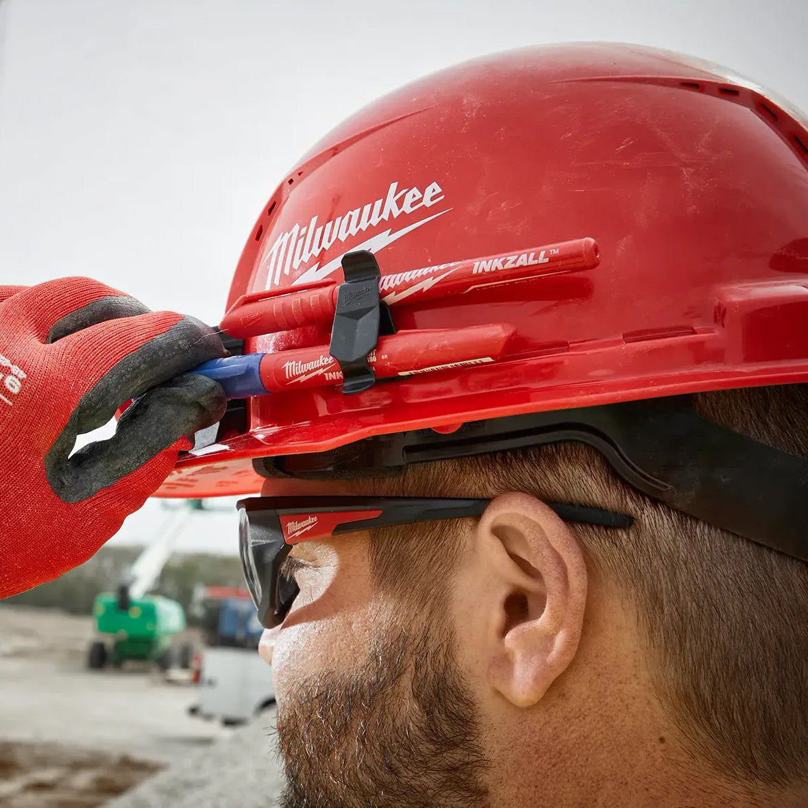 48-73-1200 - Bolt White Front Brim Vented Hard Hat W/4Pt Ratcheting Suspension - Usa - Type 1, Class