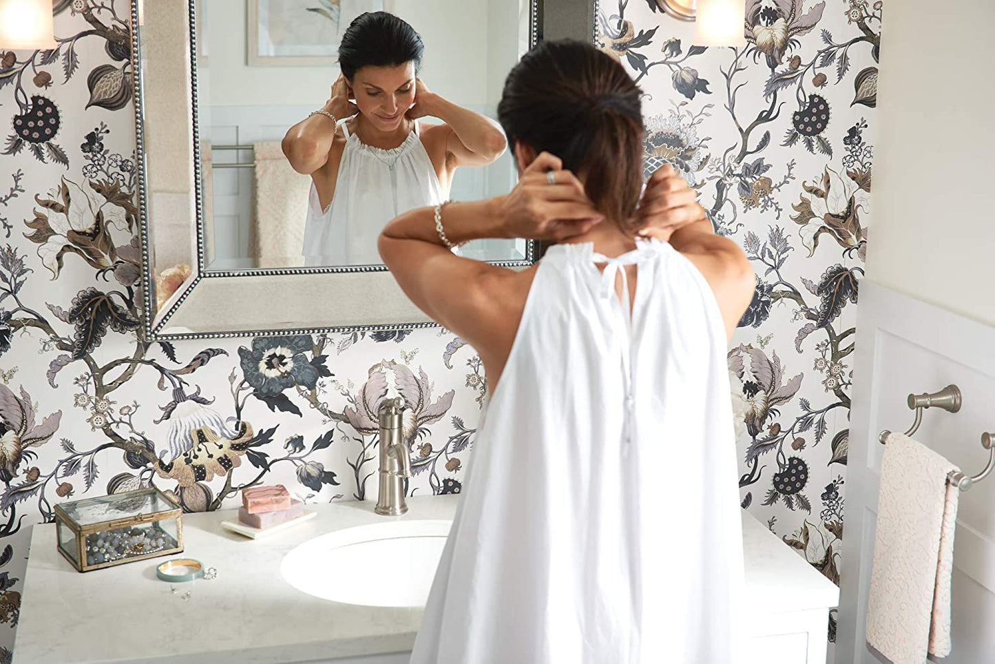 Moen YB6486BN - 9" Bathroom Hand Towel Bar in Brushed Nickel