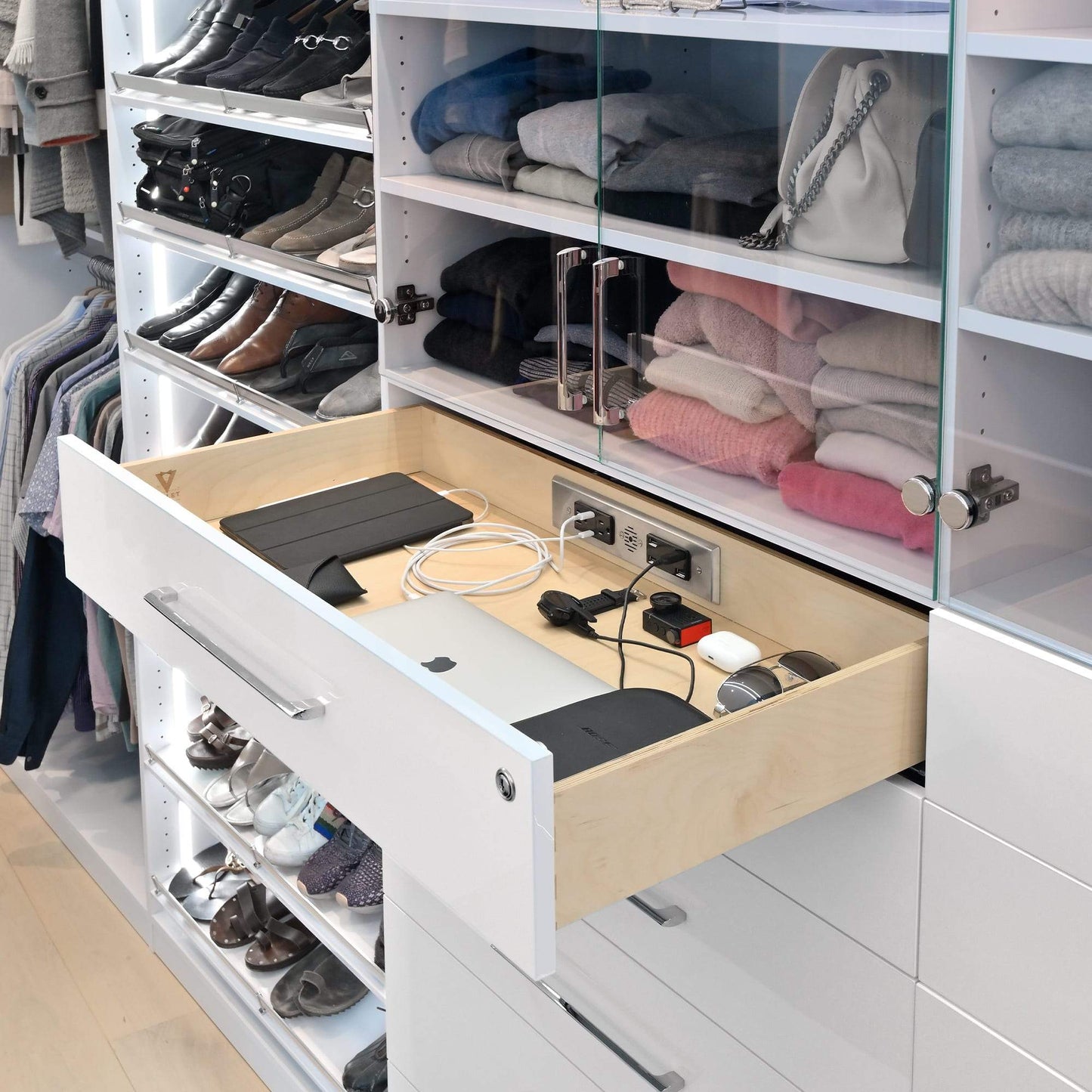 Blade In-Drawer Outlet (2) 15 Amp AC Outlets