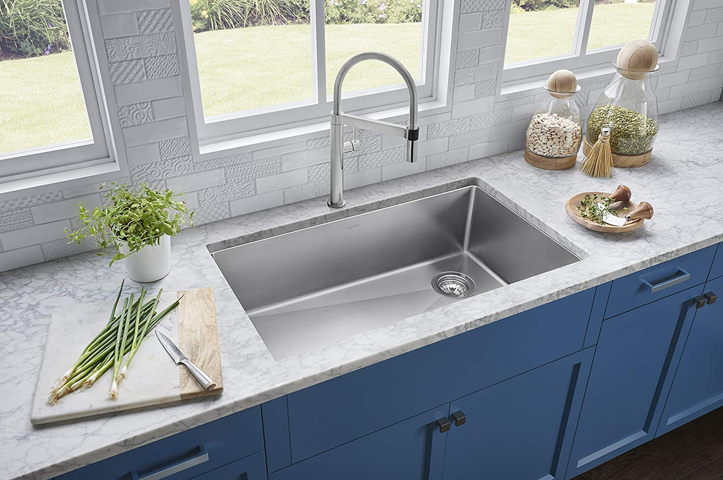 Quatrus Stainless steel 1-Hole Drop-in or undermount Single Bowl Kitchen Sink, 33" L x 22" W x 9" H,