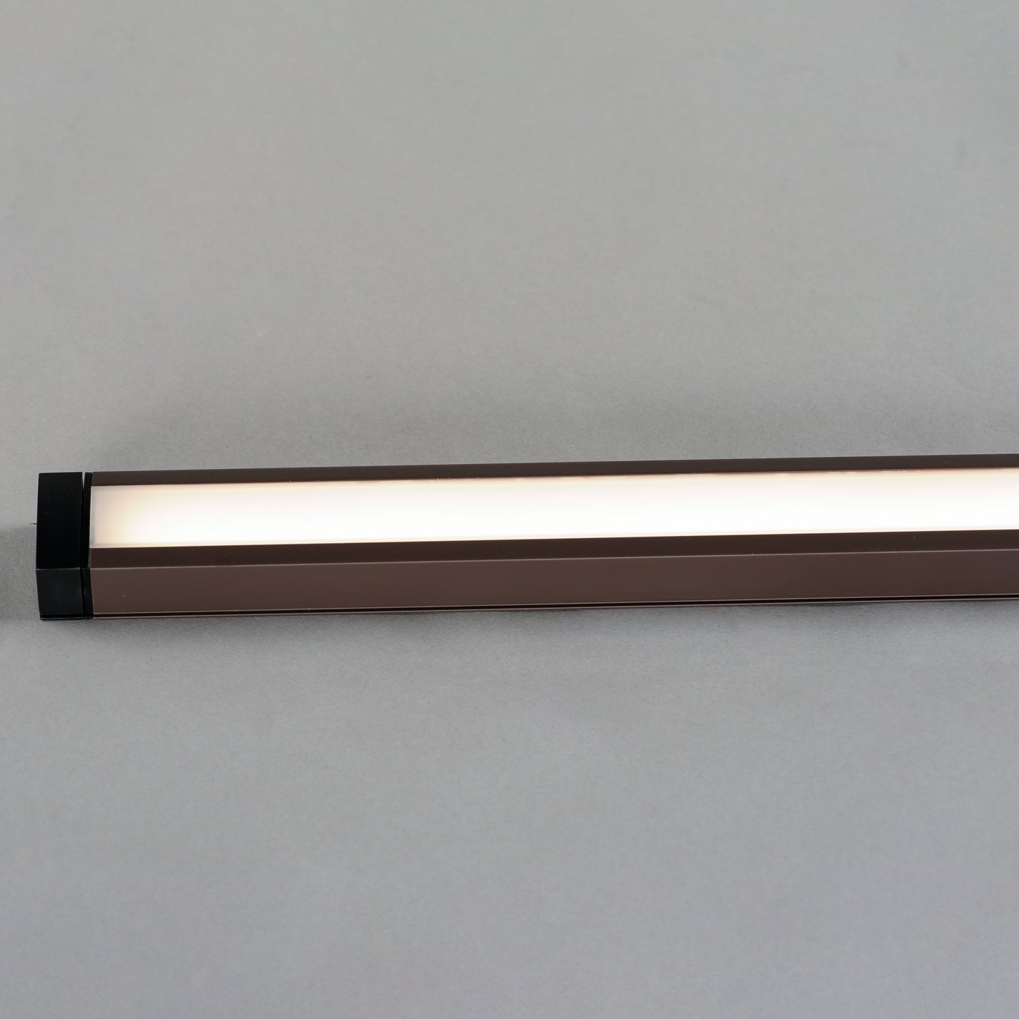 88953BZ - CounterMax 120V Slim 24" LED UC White Tunable - Bronze