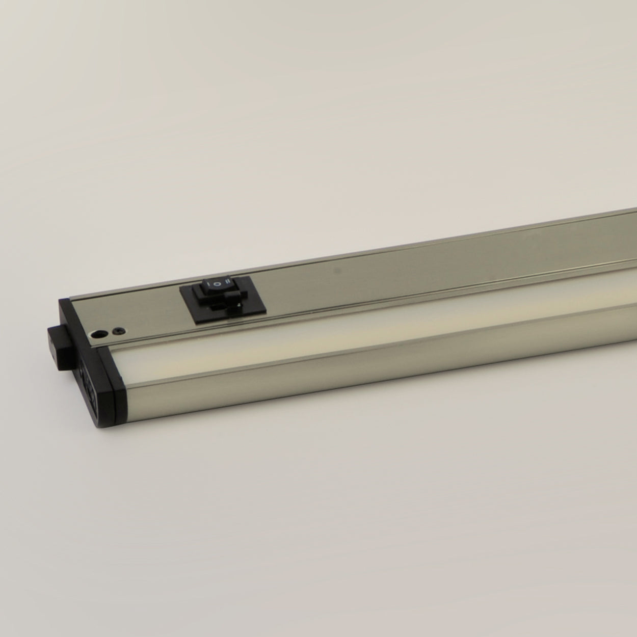 89865SN - CounterMax 5K 24'' 2700-5000K LED Under Cabinet - Satin Nickel