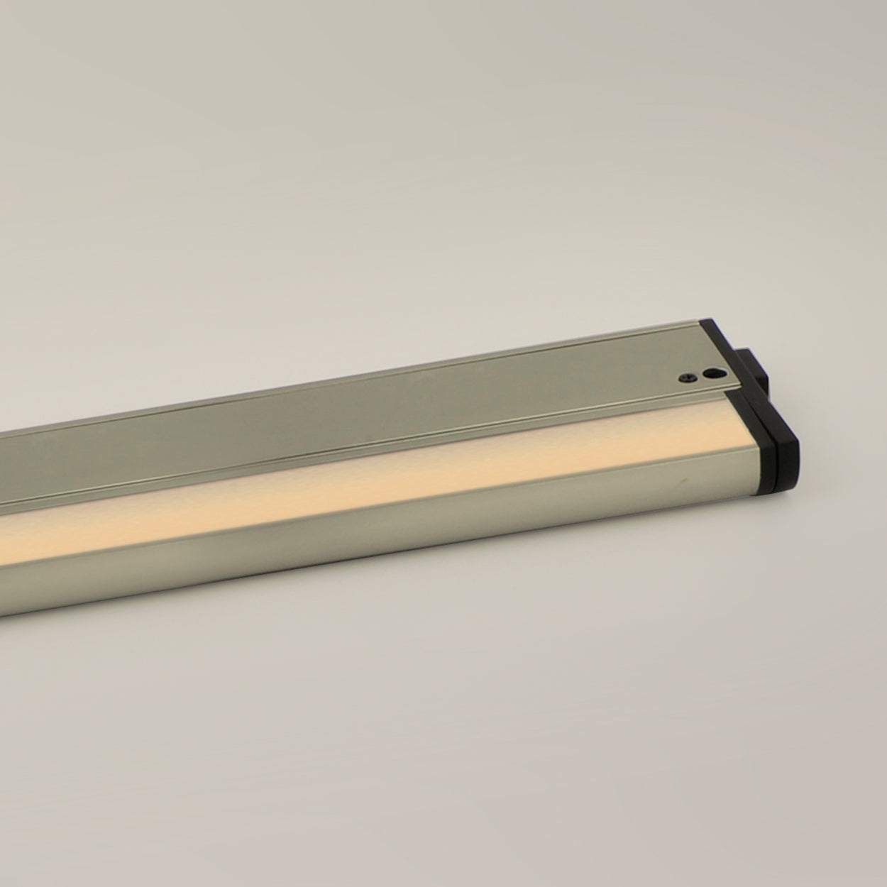 89865SN - CounterMax 5K 24'' 2700-5000K LED Under Cabinet - Satin Nickel