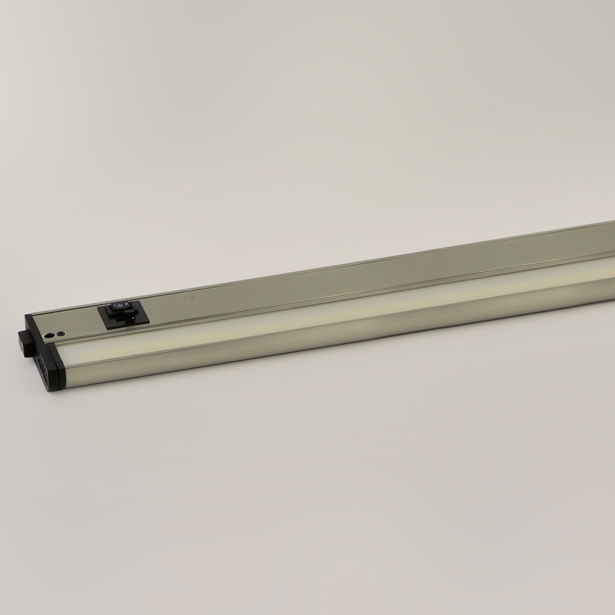 89867SN - CounterMax 5K 36'' 2700-5000K LED Under Cabinet - Satin Nickel