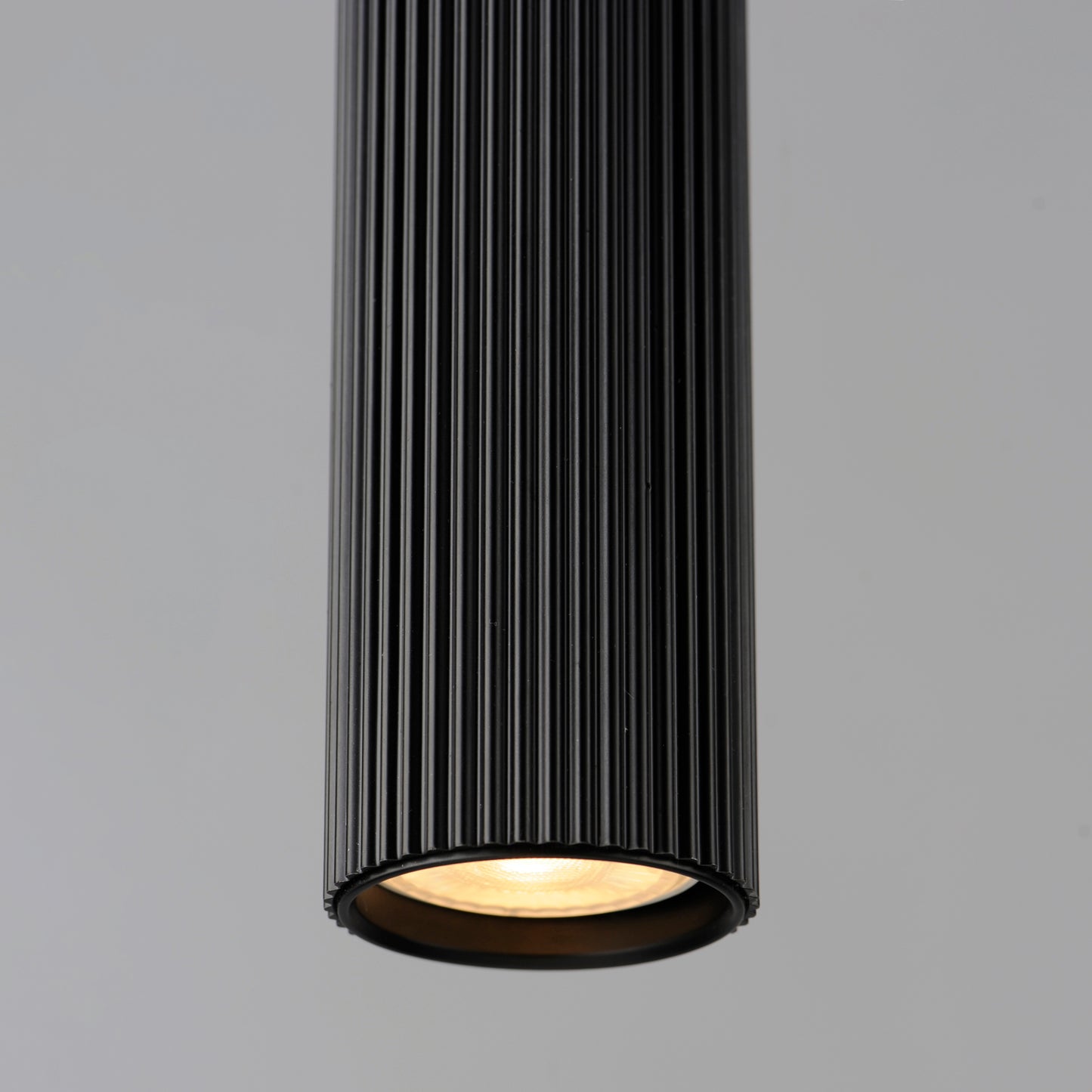 E11012-BK - Reeds 18" Pendant - Black