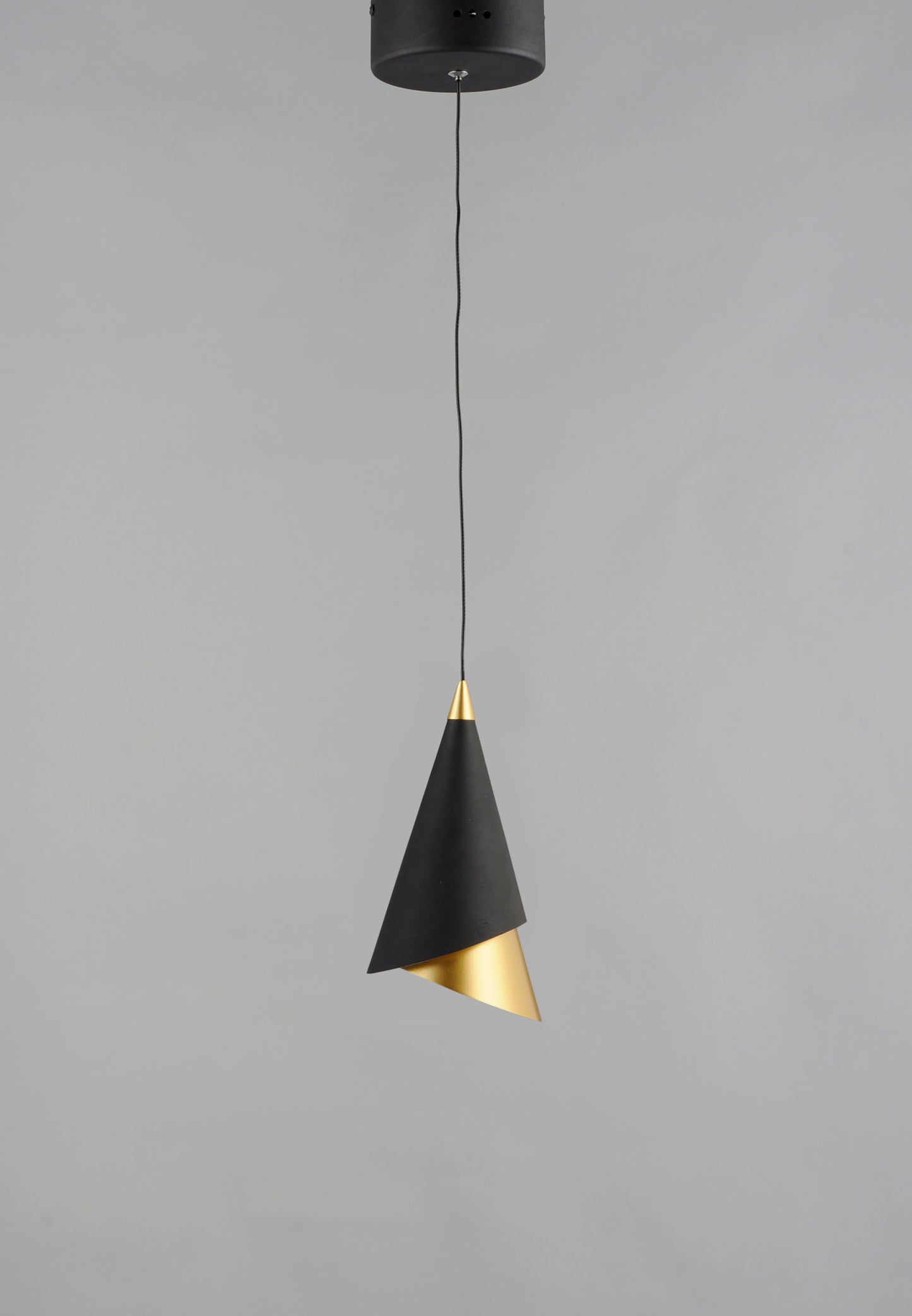 E21441-BKMG - Mermaid 9.25" Pendant - Black / Metallic Gold