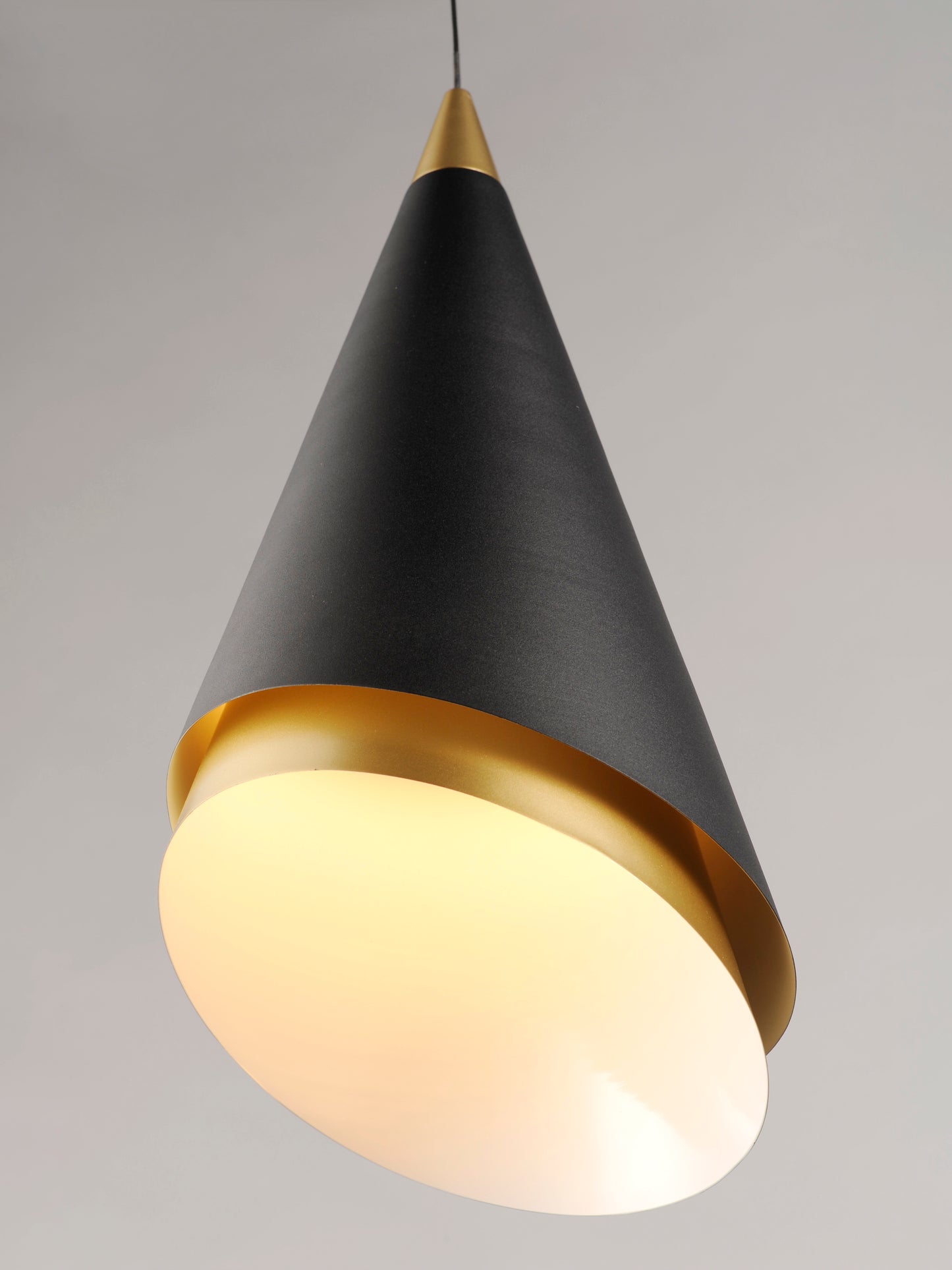 E21448-BKMG - Mermaid 18" Pendant - Black / Metallic Gold