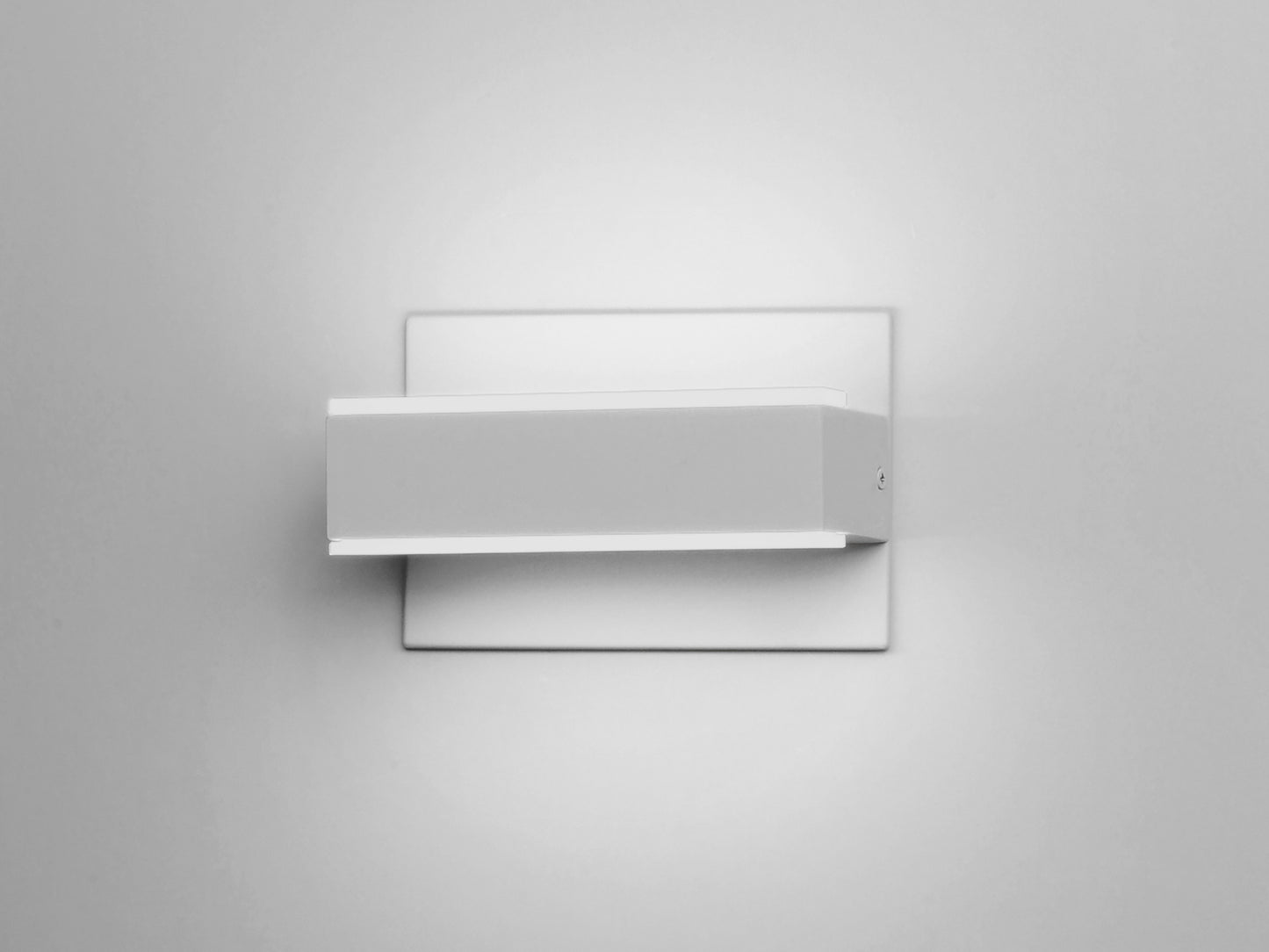 E23210-90WT - Omni 7" LED Wall Sconce - White