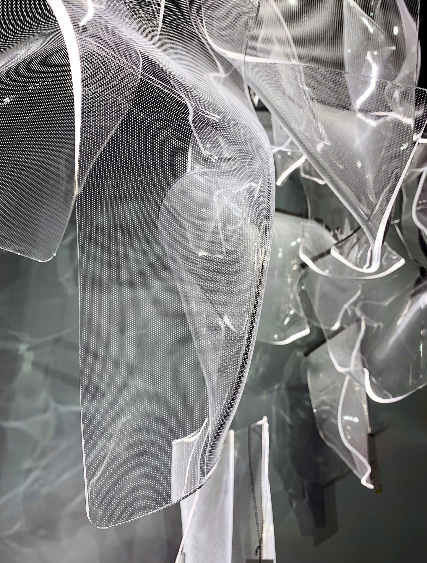 E24875-133PC - 6 Light Rinkle 22" Chandelier - Polished Chrome