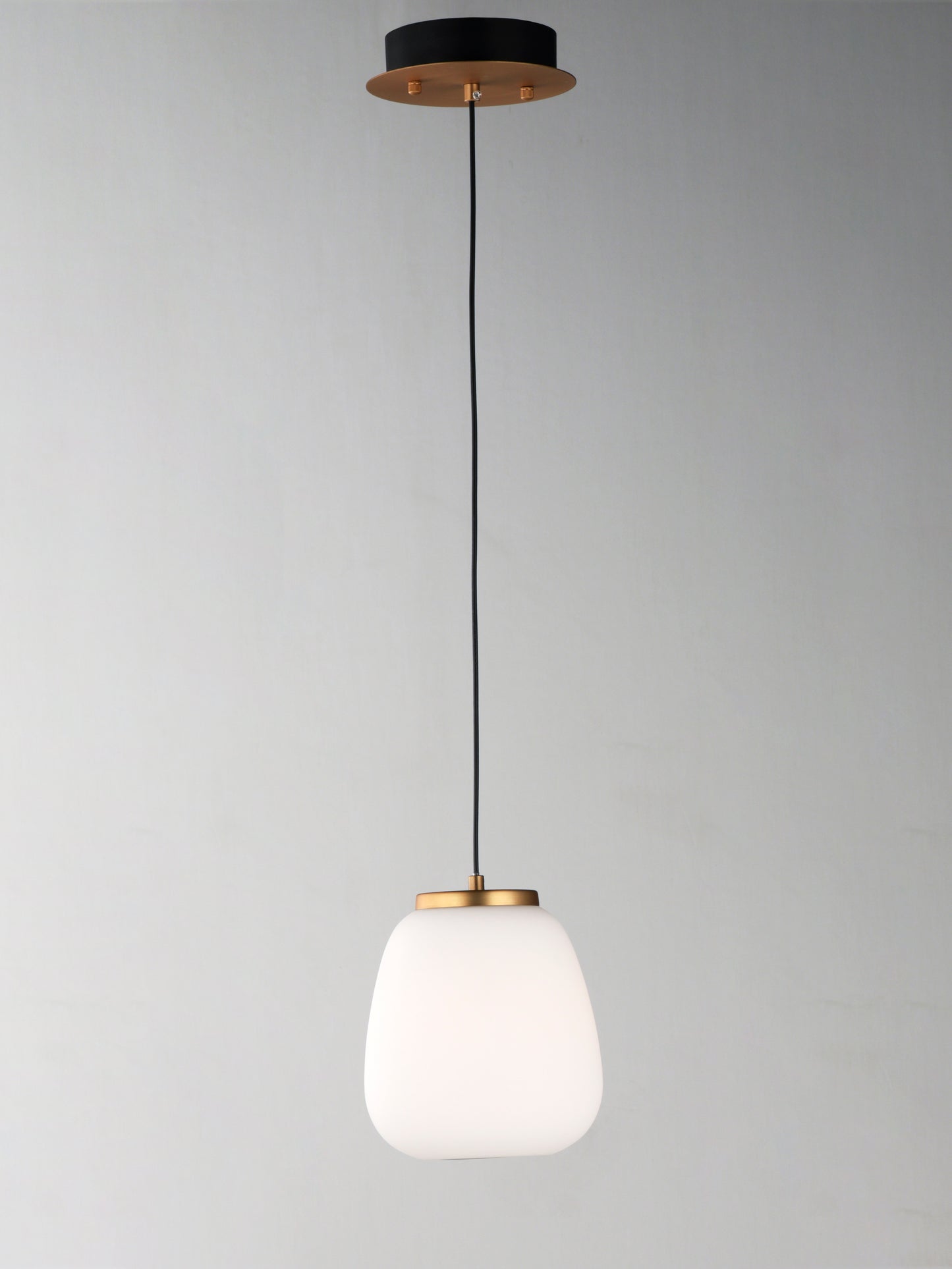 E25063-92BKGLD - Soji 8.75" Pendant - Black / Gold