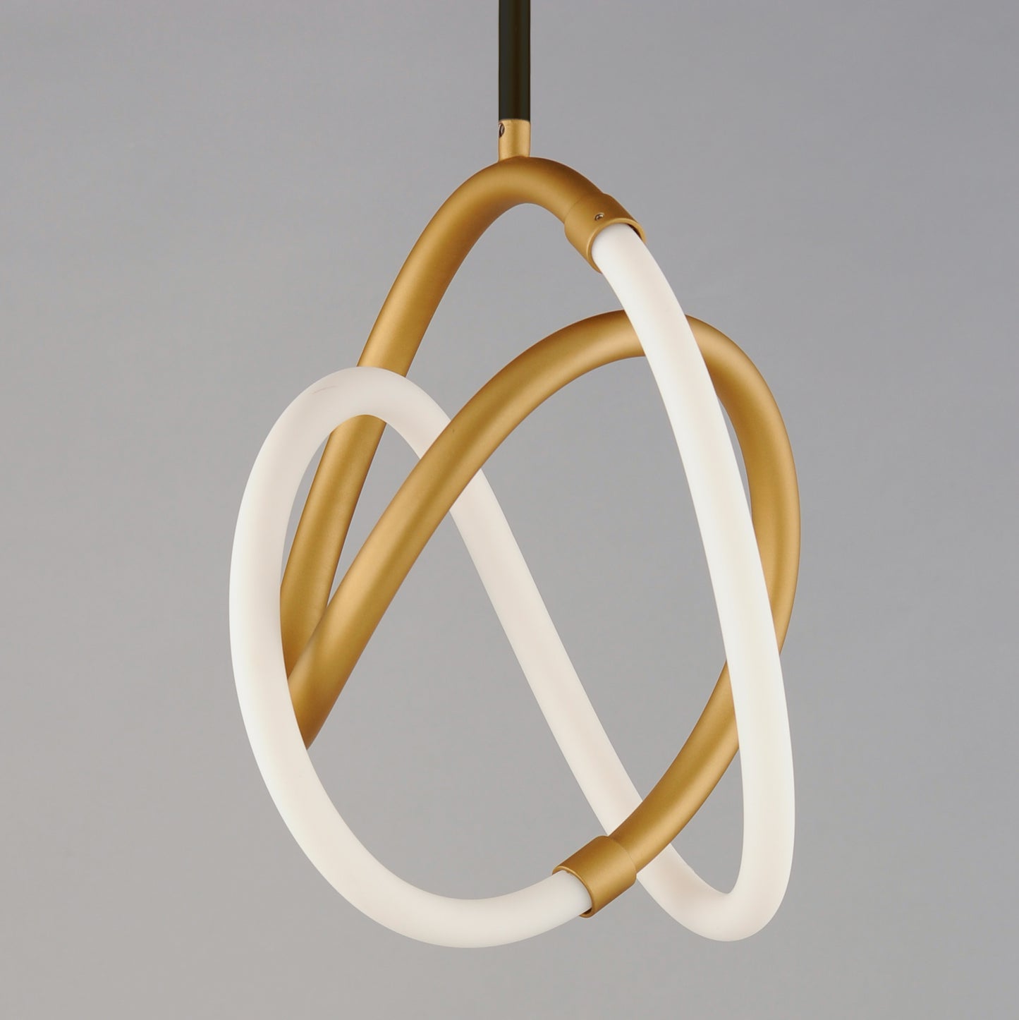 E25092-01BKGLD - Mobius 13" Pendant - Black / Gold