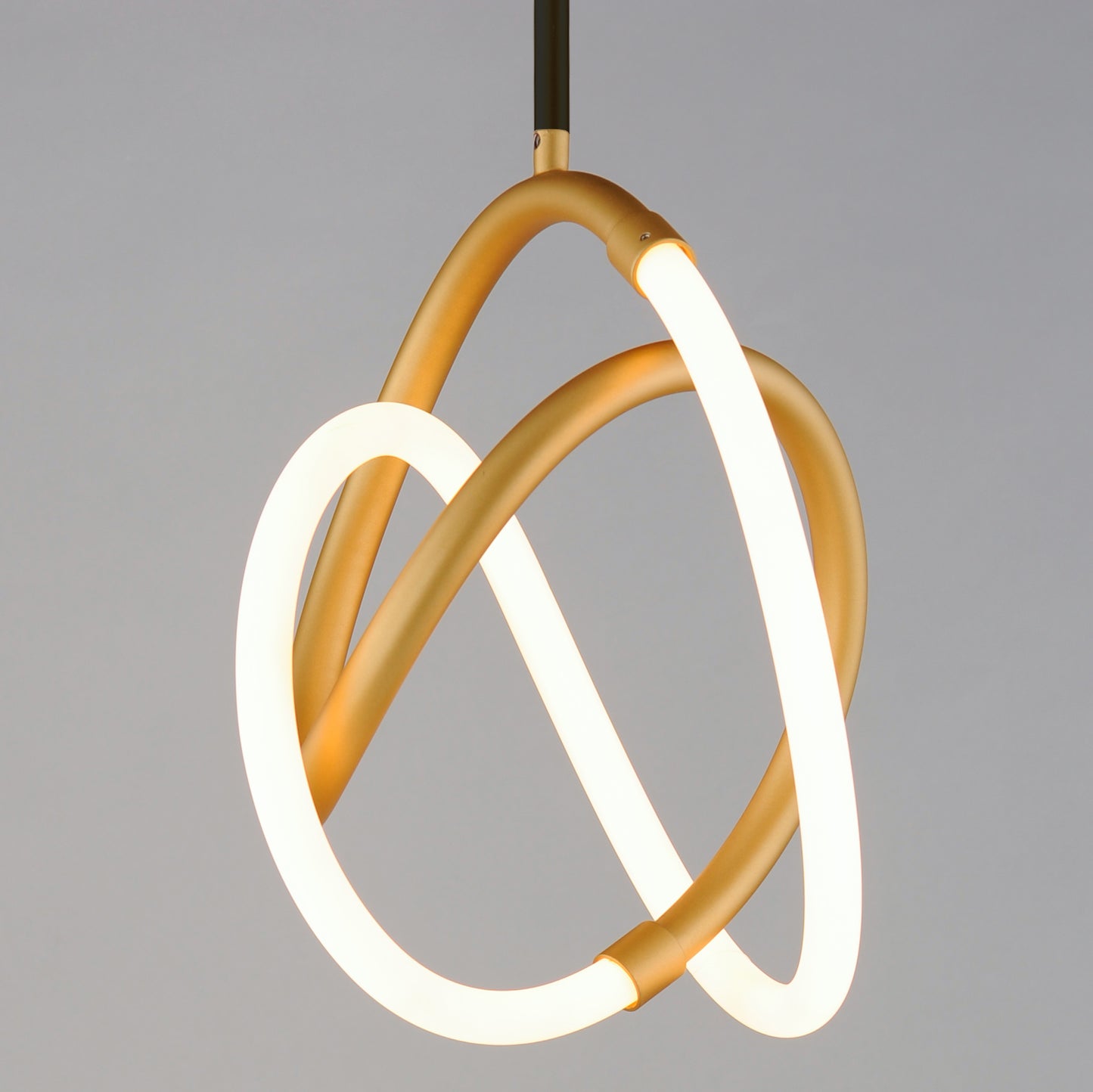 E25092-01BKGLD - Mobius 13" Pendant - Black / Gold