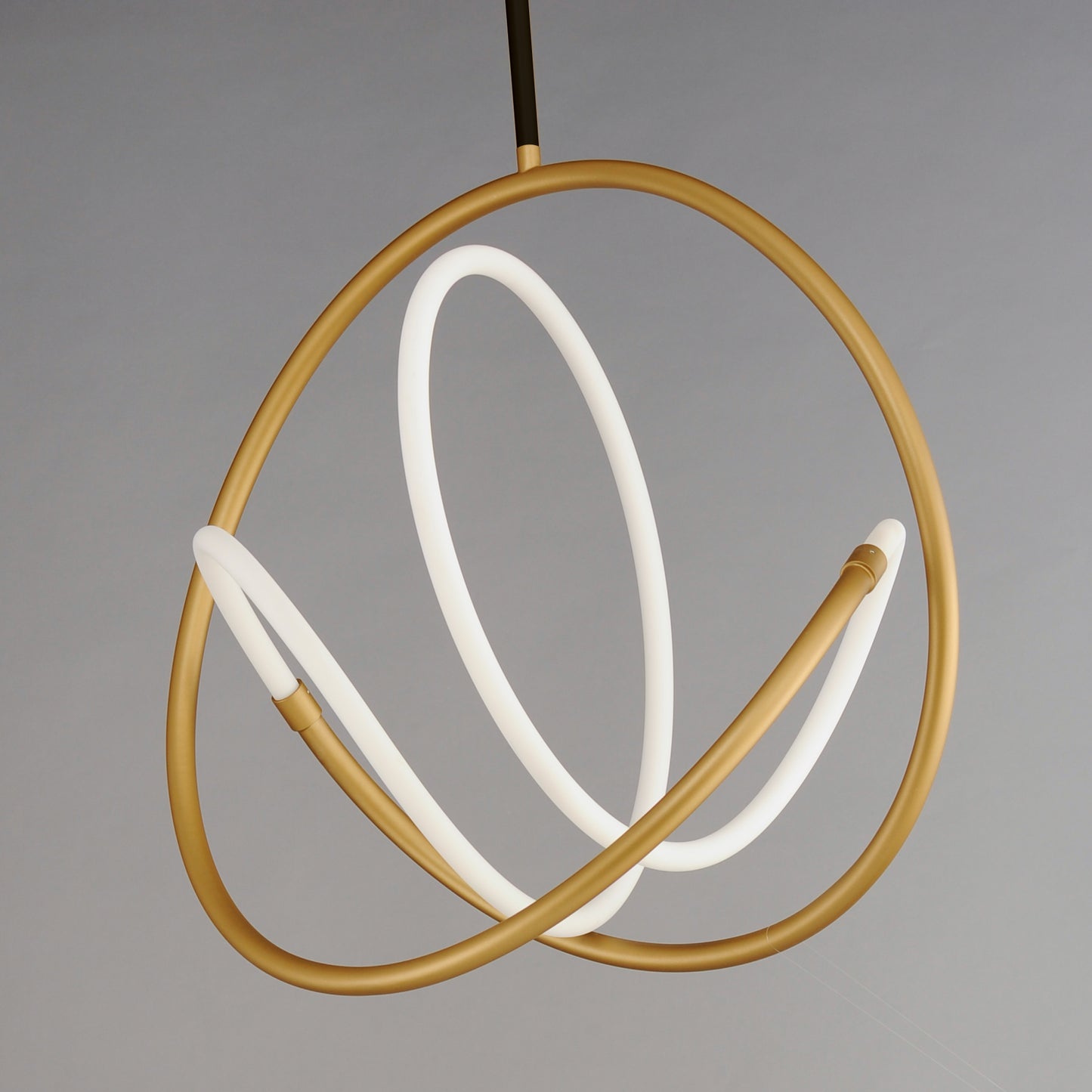 E25094-01BKGLD - Mobius 25" Pendant - Black / Gold