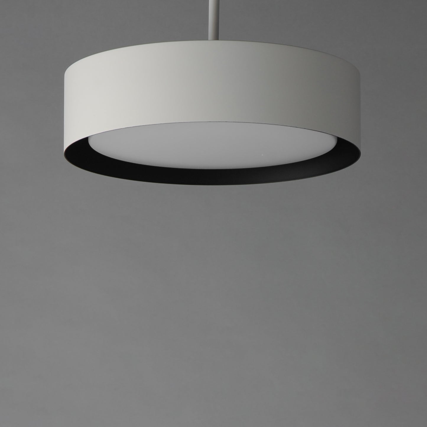 E51011-WTBK - Echo 13" Pendant - White / Black