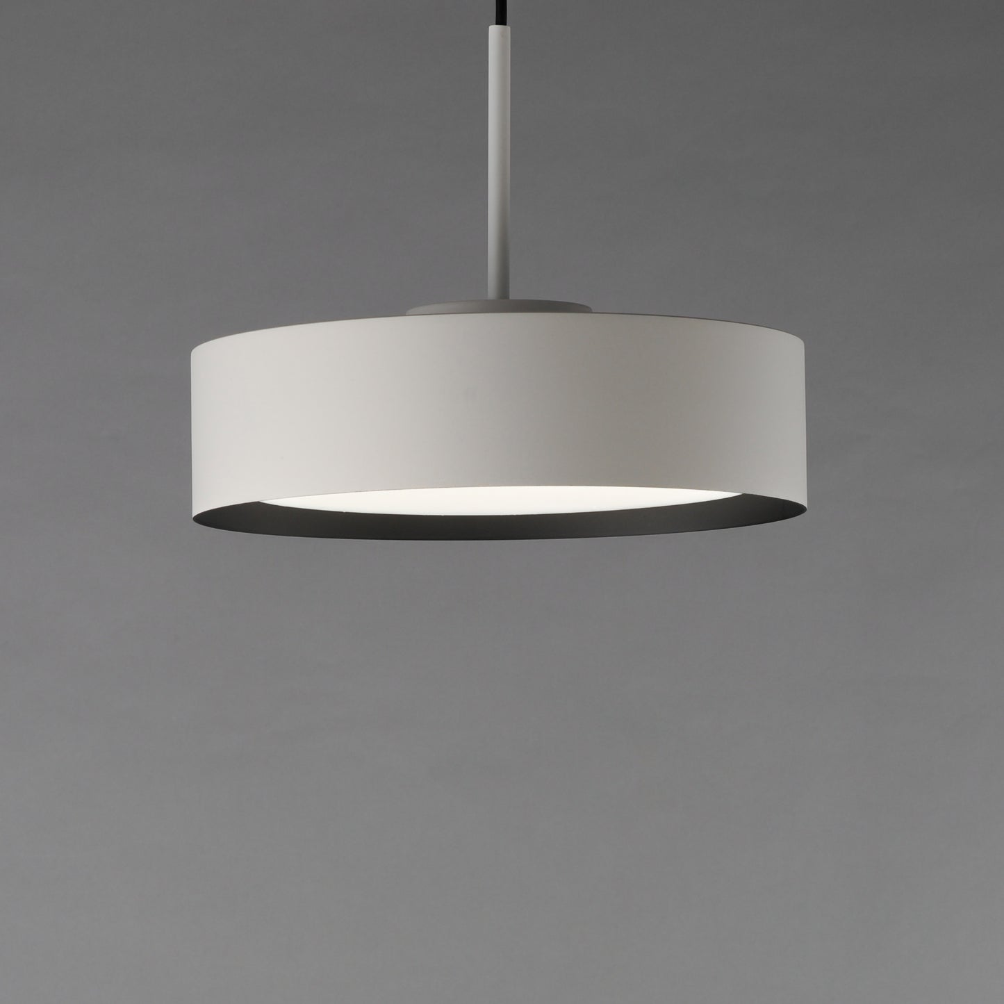 E51011-WTBK - Echo 13" Pendant - White / Black