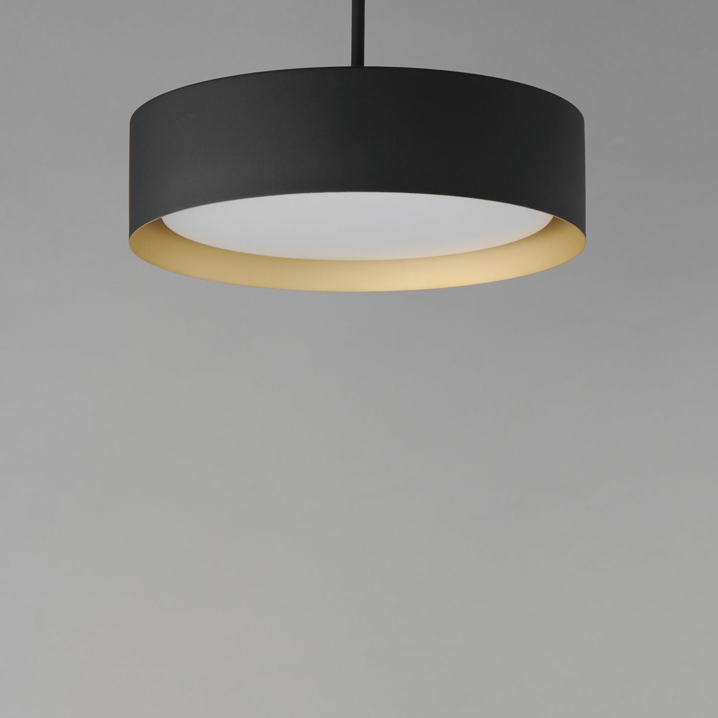 E51013-BKGLD - Echo 16" Pendant - Black / Gold