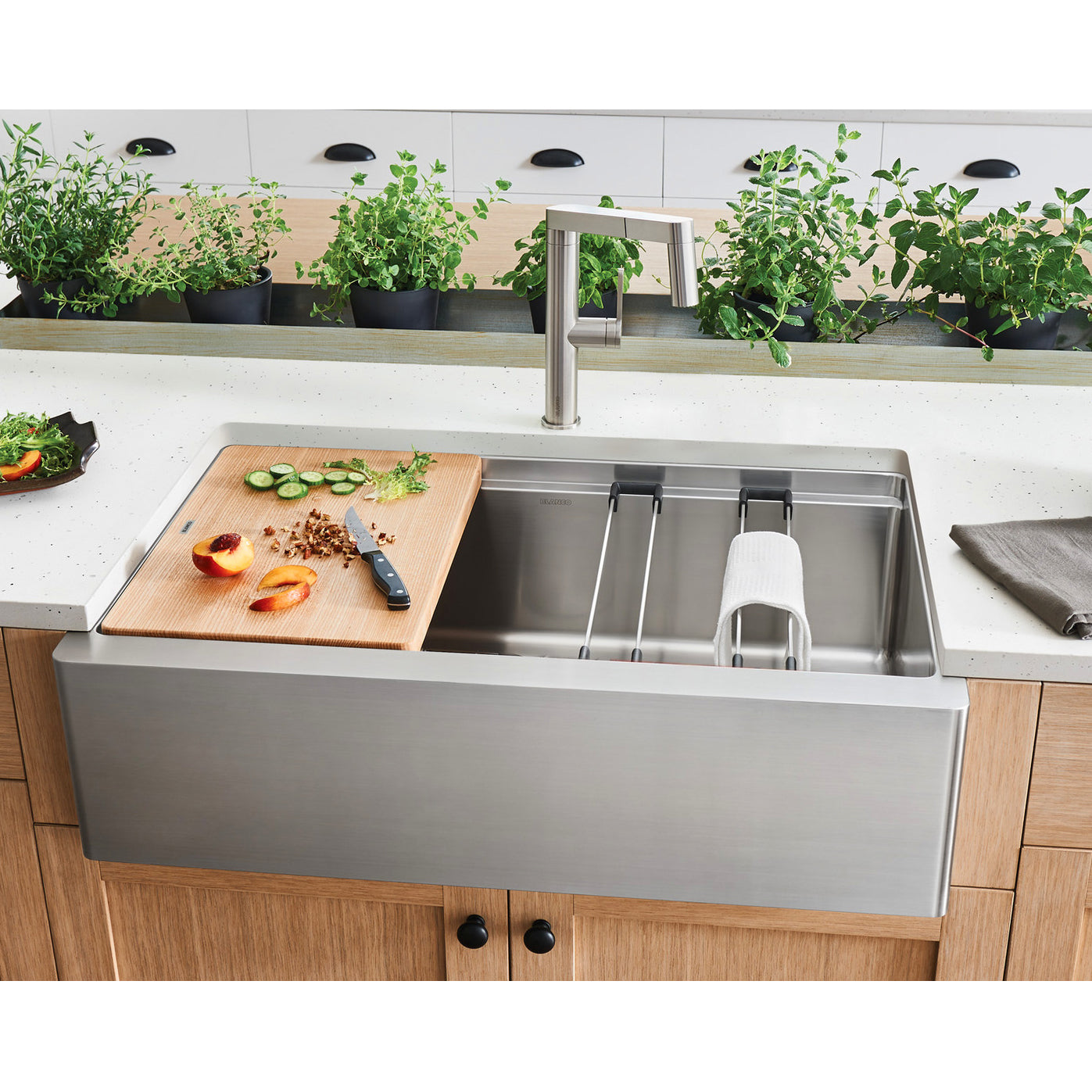 Blanco 525243 - 33" Quatrus  Ergon Farmhouse Apron Front Stainless Steel Sink w/Cutting Board