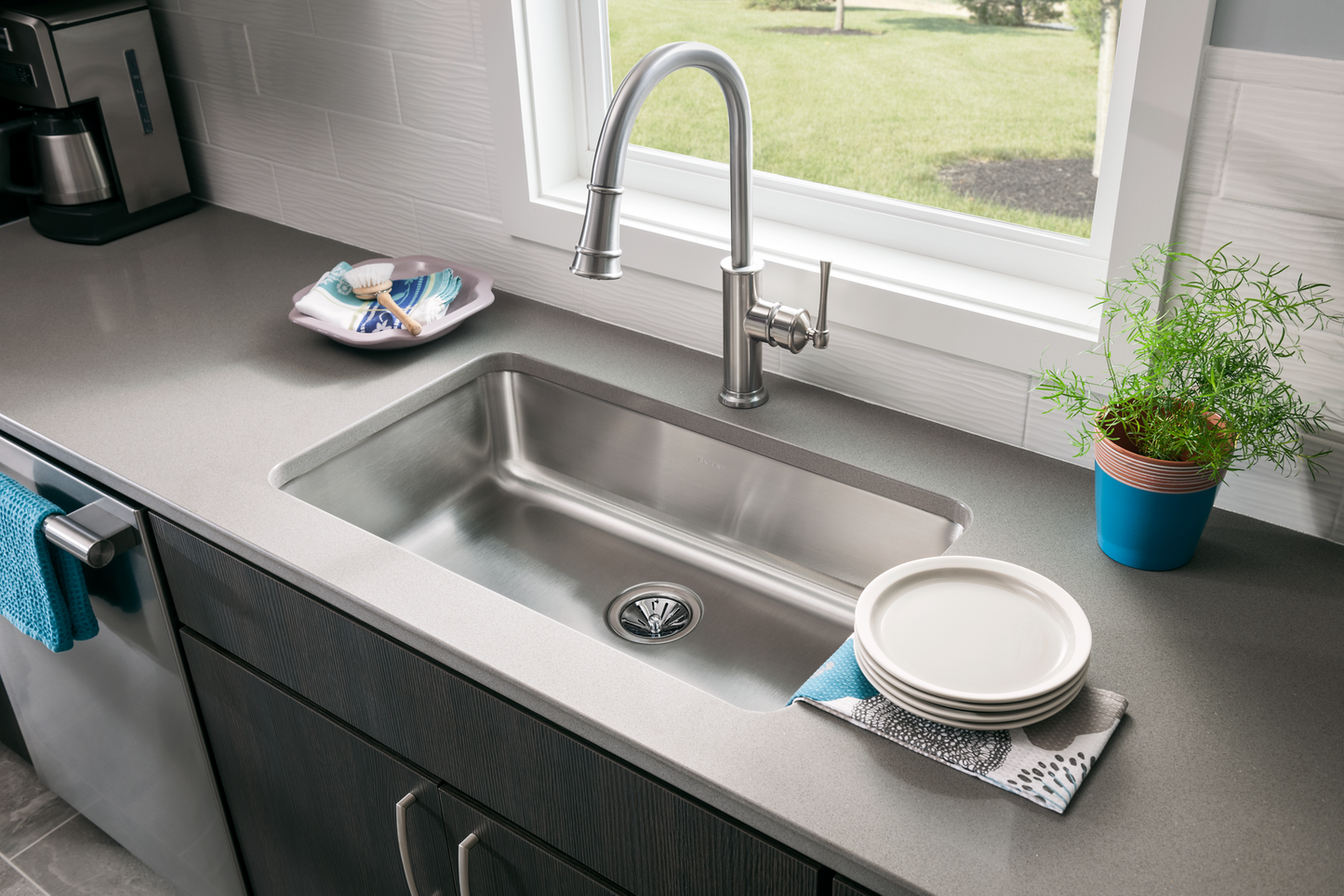 Elkay ELUH2816 - Elkay Lustertone Classic Stainless Steel, 30-1/2" x 18-1/2" x 7-1/2", Single Bowl U