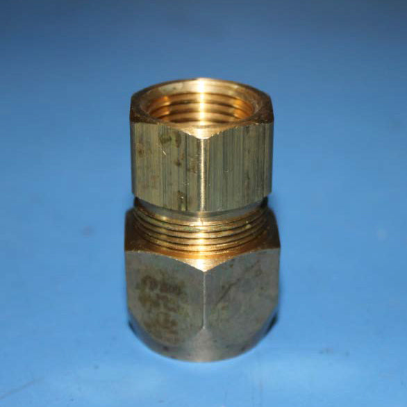 FGP-SFSTF-750 - AutoSnap Female Straight Snap-on Fitting for TracPipe CounterStrike - 3/4" FNPT
